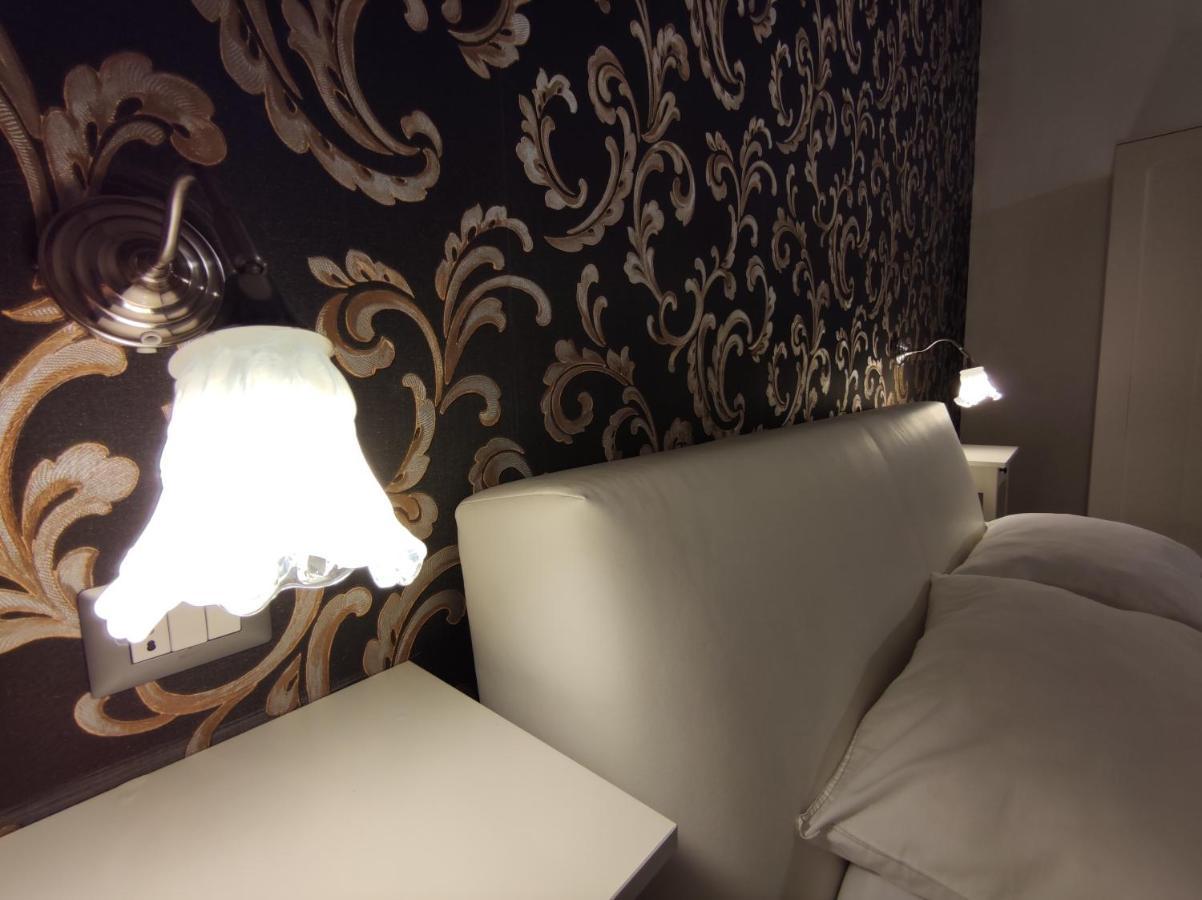 Sami Rooms - Teatro A 400 Mt - Ortigia A 1500 Mt - Syrakus Exterior foto